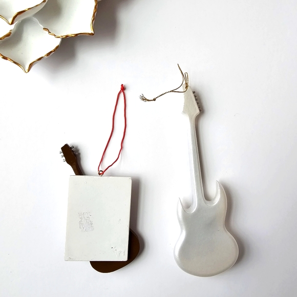 Miniature Guitars, 3D Musical Instruments Ornaments - Picture 9 of 10